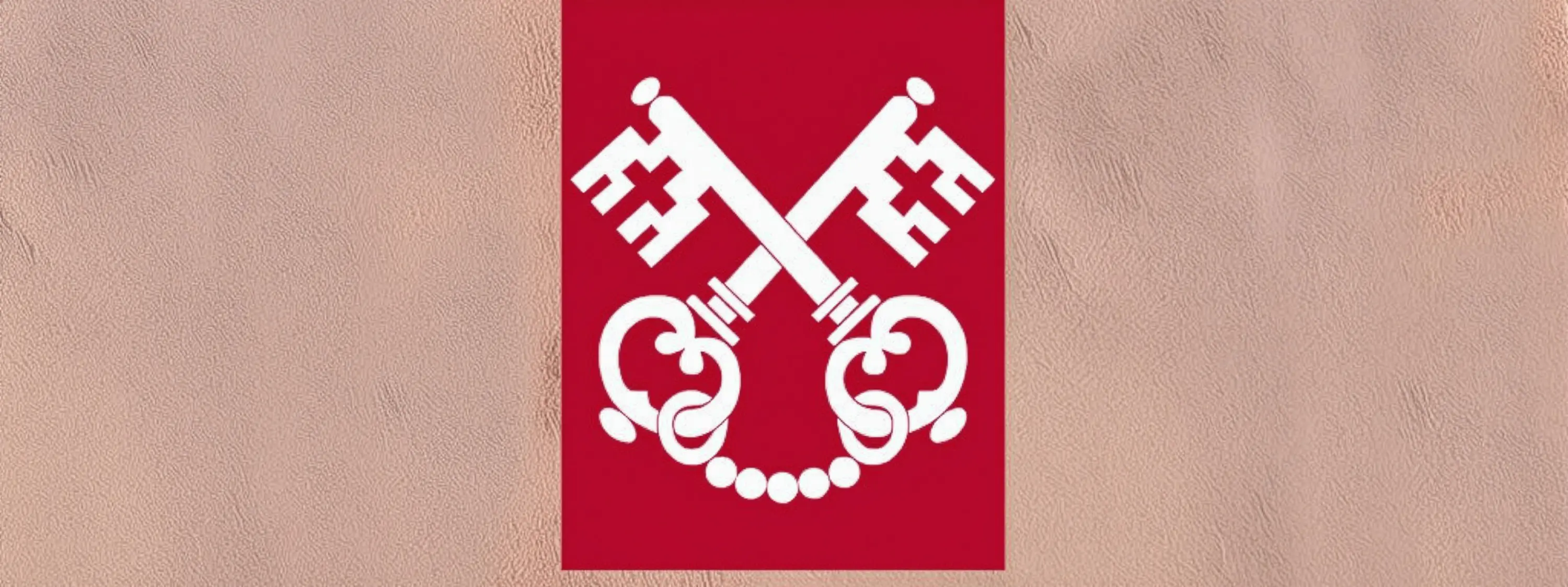 Logo con due chiavi incrociate su uno sfondo rosso, decorate con ornamenti.