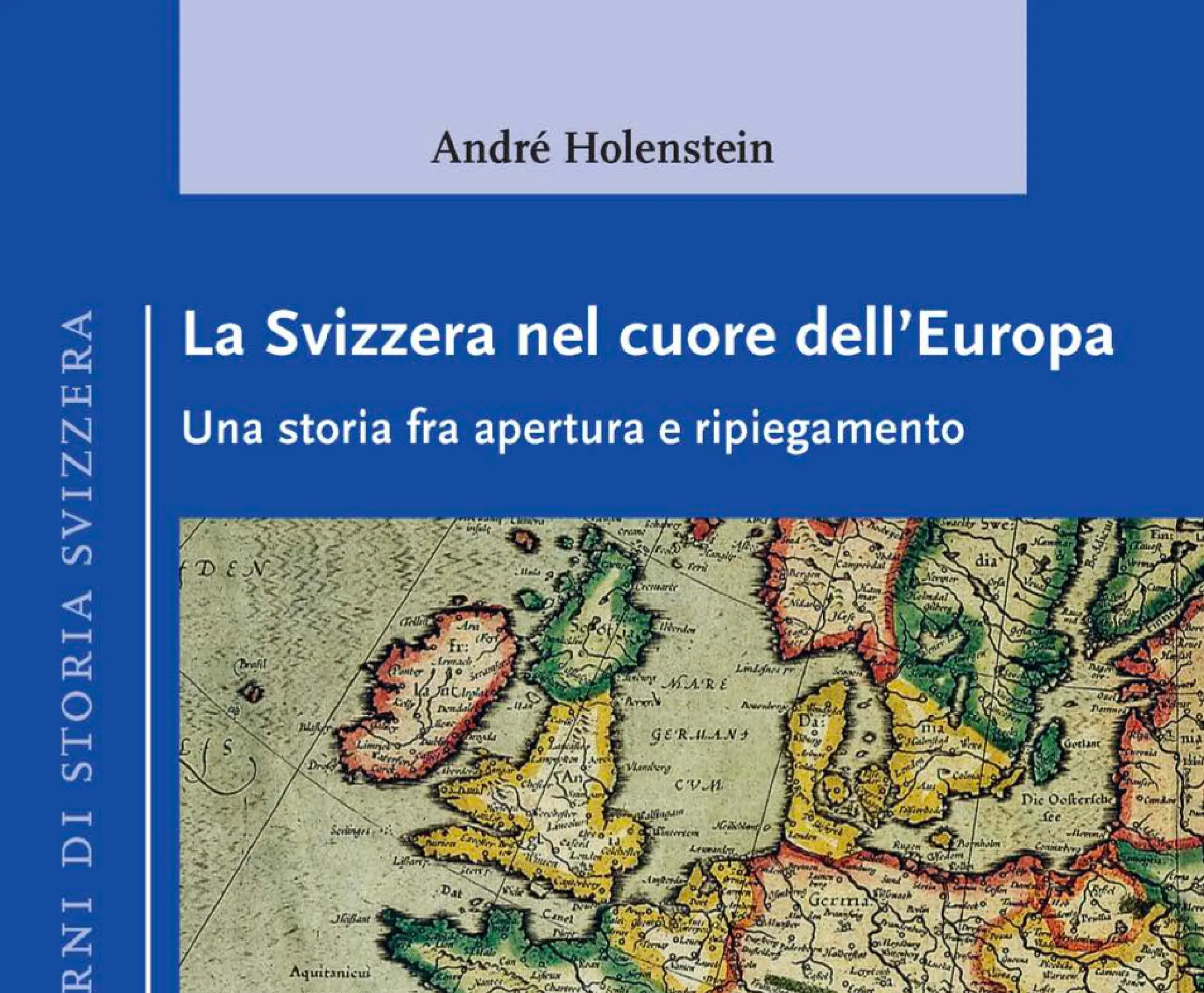 Copertina di un libro con il titolo "La Svizzera nel cuore dell’Europa" di André Holenstein. Sullo sfondo c'è una mappa storica della Svizzera, con dettagli geografici e decorazioni. Il colore principale è blu.