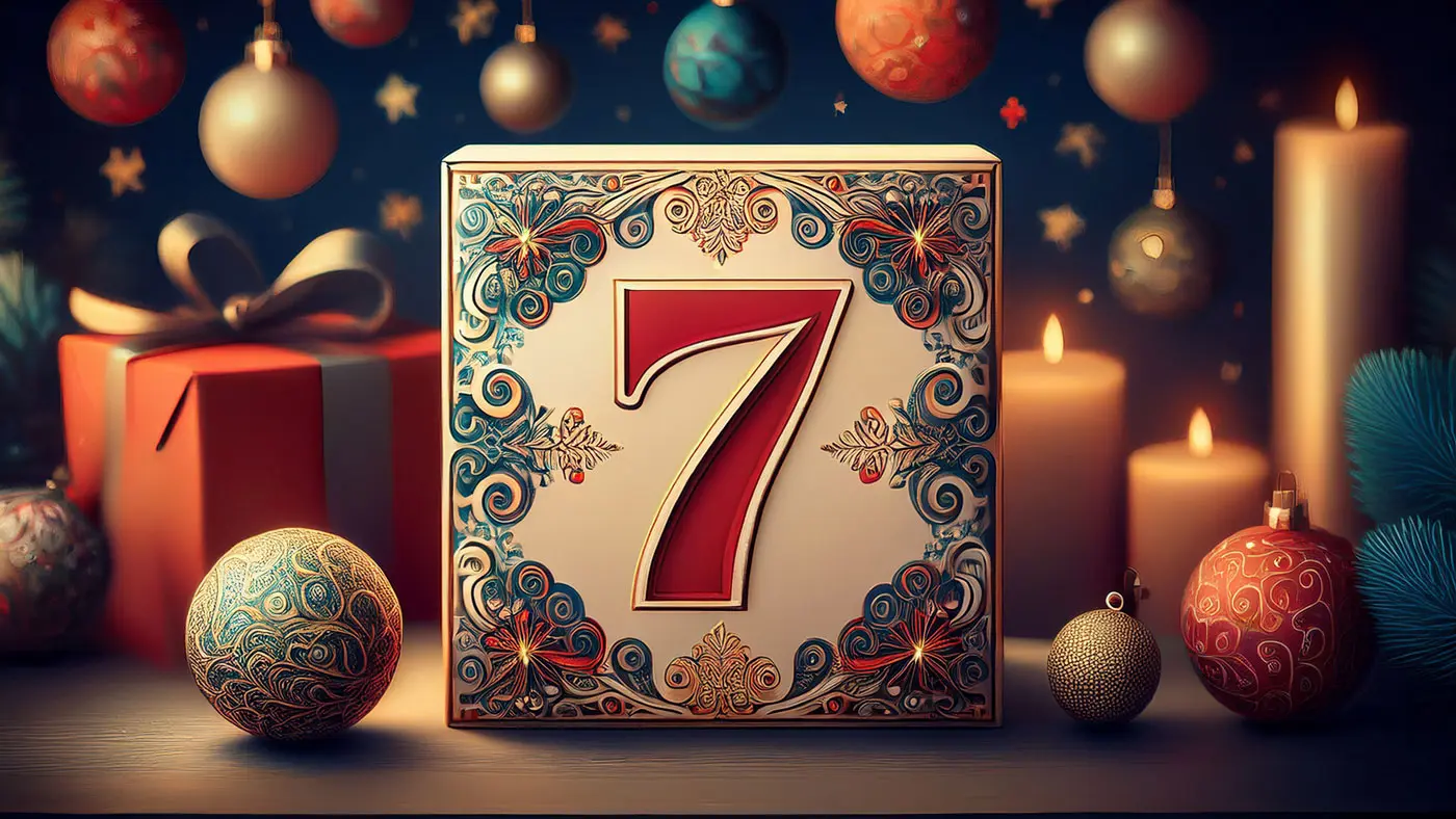 Scatola decorativa con il numero 7, circondata da ornamenti natalizi colorati, luci e candele, creando un'atmosfera festiva.